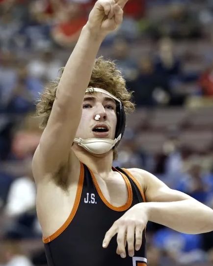 Julian Chlebove holds up two fingers after his second state title in 2017